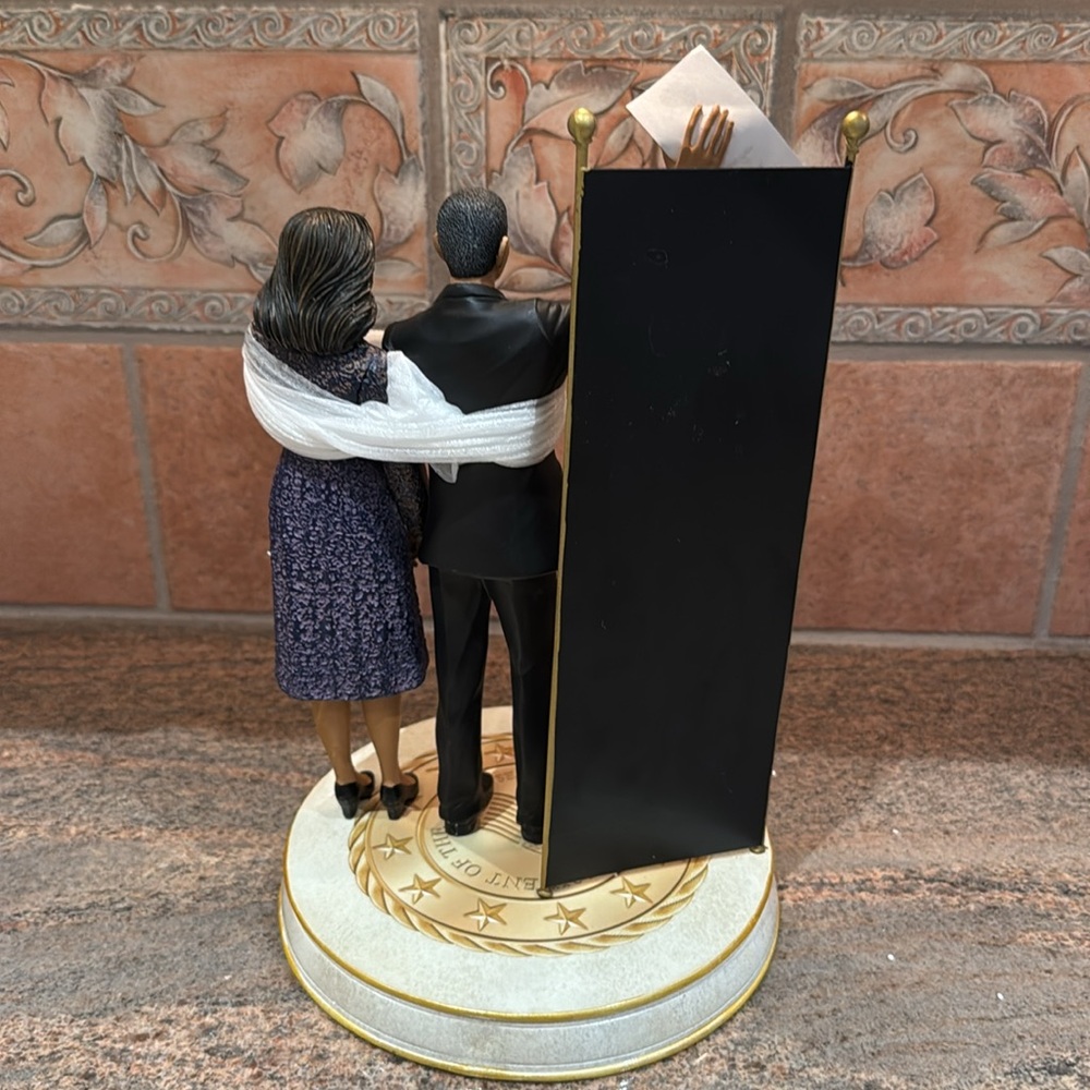 Bradford Exchange Barack & Michelle Obama Farewell Address Figurine Statue - Picture 6 of 9